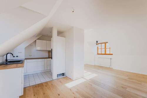 Bild 2 - 3 Zimmer Etagenwohnung zum Kaufen in München / Trudering