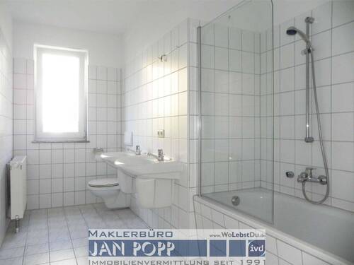 Tageslichbad mit Duschwanne - 