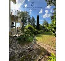 Sehr gepflegtes 2-Familienhaus mit Gartenparadies + Garage - Schwalbach