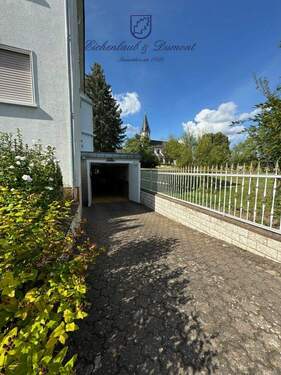 Stellplätze und Garage - Mehrfamilienhaus, Wohnhaus mit 217,00 m&sup2; in Schwalbach zum Kaufen