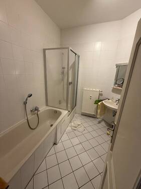 Bad - Etagenwohnung mit 74,30 m&sup2; in Leipzig zur Miete