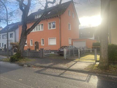 Haus außen vorne - GEPFLEGTES MEHRFAMILIENHAUS 