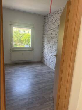Wohnzimmer Richtung Fenster - 