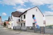 Außenansicht - Entkerntes Zweifamilienhaus im Rohbauzustand - bestehende Baugenehmigung zur Erweiterung