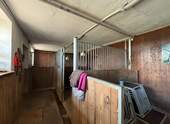 Stall mit zwei Pferdeboxen - 
