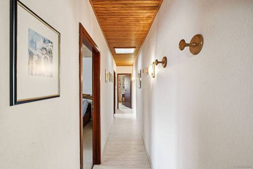 Flur, Blick zu den Zimmern - 