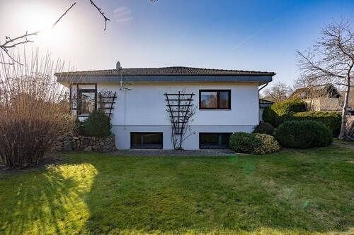 Blick aus dem Garten - 