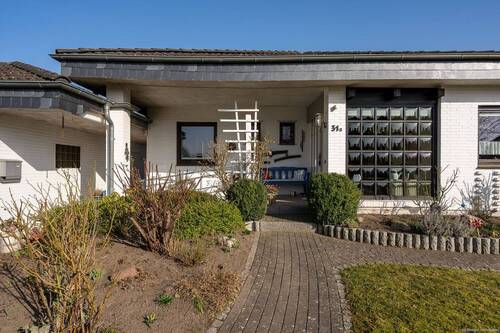 Weg zur Haustür - 4 Zimmer Einfamilienhaus in Malente / Timmdorf