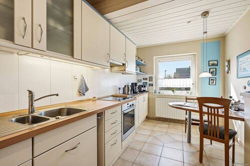 Küche mit Sitzbereich - 