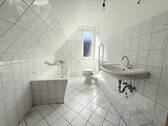Bad mit Wanne - 