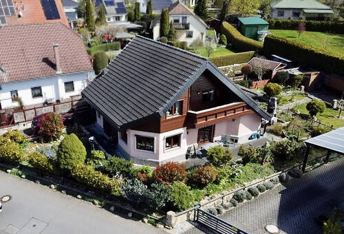 Luftbild - Energiesparhaus mit grüner Oase in Taucha