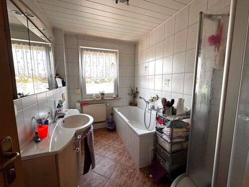 Bad.jpeg - Reihenmittelhaus mit 109,00 m&sup2; in Halle (Saale) zum Kaufen