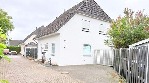 Parkfläche vorm Haus - 4 Zimmer Einfamilienhaus in Eystrup