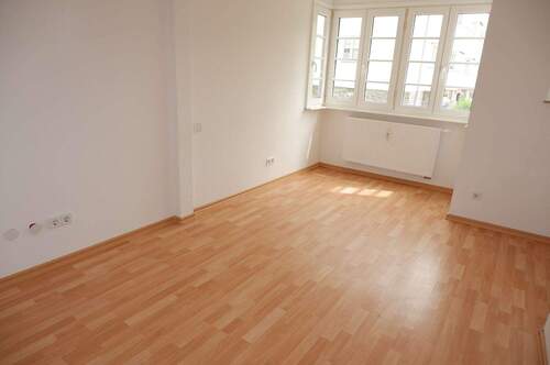 Schlafzimmer - Laminat+Balkon+Bad mit Wanne - Frei ab 1.2.26