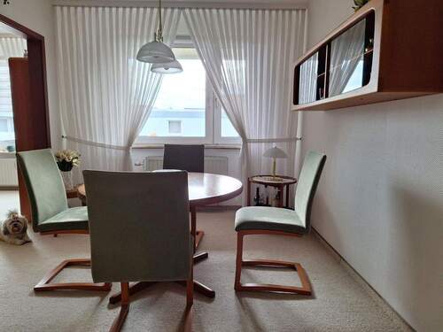 Esszimmer Blick zum Balkon - 