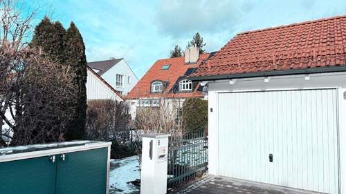 Garage / Zuwegung - 