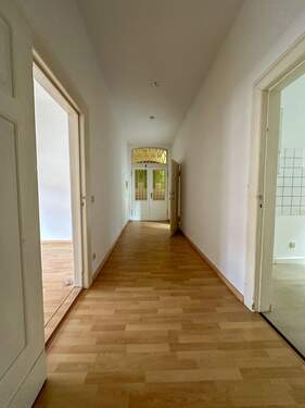 Wohnungsflur - Etagenwohnung mit 84,90 m&sup2; in Halle (Saale) zum Kaufen