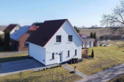 Ansicht Giebel (Nordwest) - Modernes 4-Zimmer-EFH (BJ 2020) mit großem Garten & Feldblick - ideal für Familien