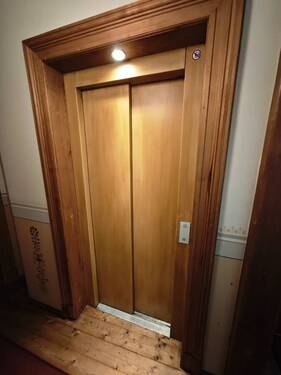 Treppenhaus/Lift - 