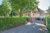 Straßenansicht - Mehrfamilienhaus, Wohnhaus mit 378,00 m² in Wöllstadt zum Kaufen