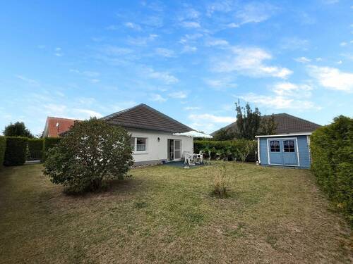 Bungalowansicht - Charmanter Wohnbungalow in ruhiger Lage von Wiek auf Rügen