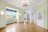 LICHTDURCHFLUTETES WOHNZIMMER - Wohnen mit WOW-EFFEKT - Exklusive Maisonette in BESTLAGE