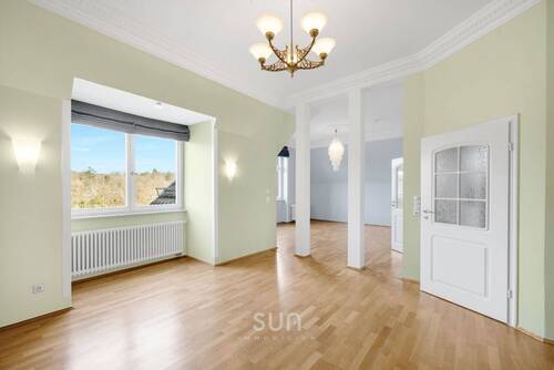 LICHTDURCHFLUTETES WOHNZIMMER - Wohnen mit WOW-EFFEKT - Exklusive Maisonette in BESTLAGE