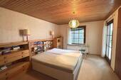 Schlafzimmer EG mit Zugang zum Wintergarten - 