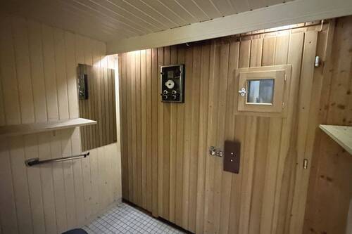 Sauna mit Dusche im Kellergeschoss - 