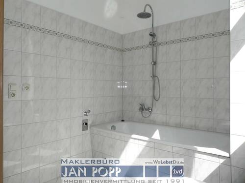 Tageslichtbad mit Wanne - 