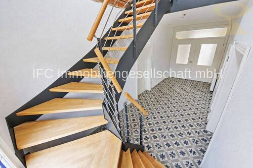 Treppe vom EG zum DG - 