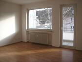 Wohnzimmer - Schöne 4- Zimmer-Wohnung mit Balkon