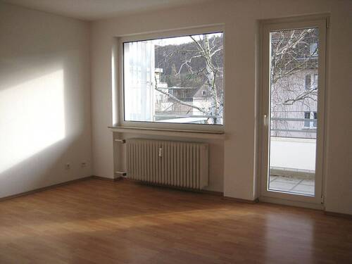 Wohnzimmer - Schöne 4- Zimmer-Wohnung mit Balkon