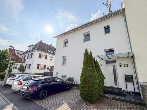 Hausansicht vorne - Modernisiertes, aufgeteiltes Mehrfamilienhaus in beliebter Wohnlage von Sindelfingen