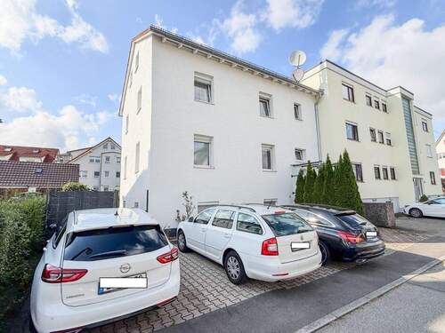 Hausansicht vorne 2 - 1 Zimmer Mehrfamilienhaus, Wohnhaus zum Kaufen in Sindelfingen