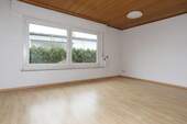 Wohnzimmer - 4 Zimmer Etagenwohnung zum Kaufen in Walheim
