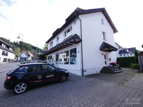 Vorder- und Seitenansicht rechts - 3 Zimmer Etagenwohnung zur Miete in Brilon - Messinghausen