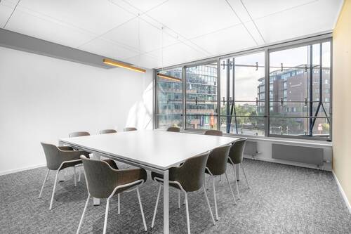 Regus_DoppelX_4977_Hamburg_Germany_Smallmeetingroo - 