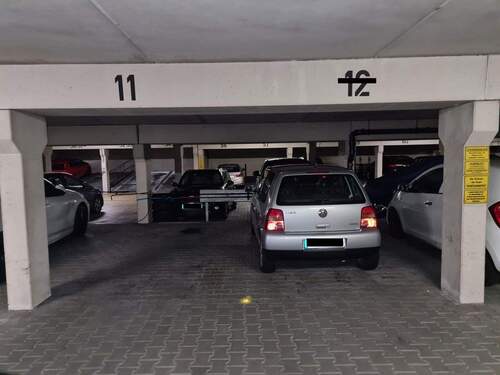 Tiefgaragenstellplatz - 
