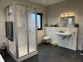 Badezimmer im Obergeschoss - 