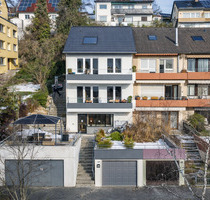 Generationenwohnen mit Platz für den Fuhrpark: Gepflegtes Haus mit ELW & 3 Garagen - Konstanz Fürstenberg