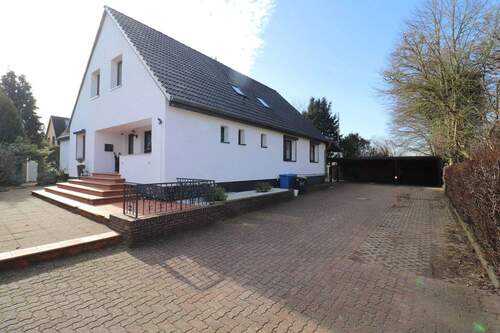 Frontansicht von der Auffahrt.jpeg - 