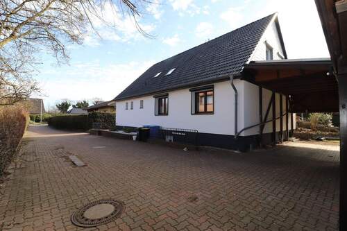 Seitenansicht vom Carport.JPG - 