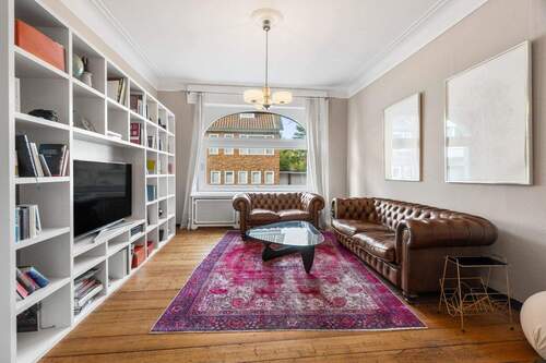 Wohnzimmer - 6 Zimmer Einfamilienhaus zum Kaufen in Düsseldorf