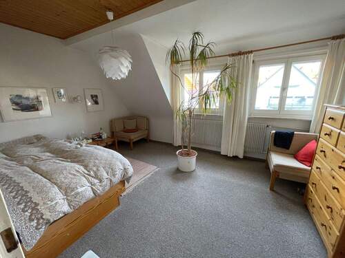 Zimmer rechts im Dachgeschoss - 