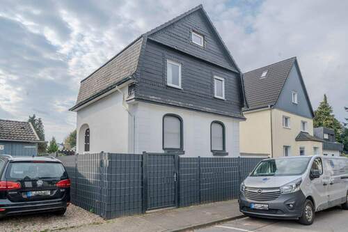 Fassade - 8 Zimmer Einfamilienhaus zum Kaufen in Leichlingen