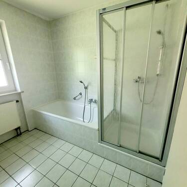 Bad Wanne und Dusche - 