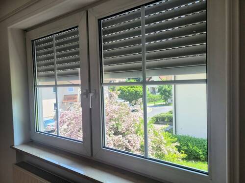 Jalousien an den Fenstern - Etagenwohnung mit 66,40 m&sup2; in Hildburghausen zur Miete