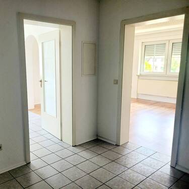 Flur Blick in Küch eund Wohnzimmer - 