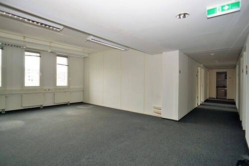 Flur - Büro mit 260,60 m&sup2; in Dresden zur Miete